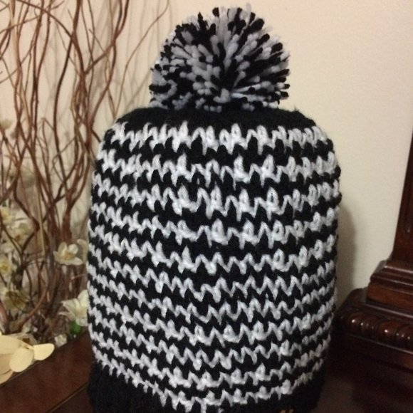 Beanie Slouchy with Pom Pom White/Black Adult Size Brand New Handmade Crochet - Picture 4 of 5